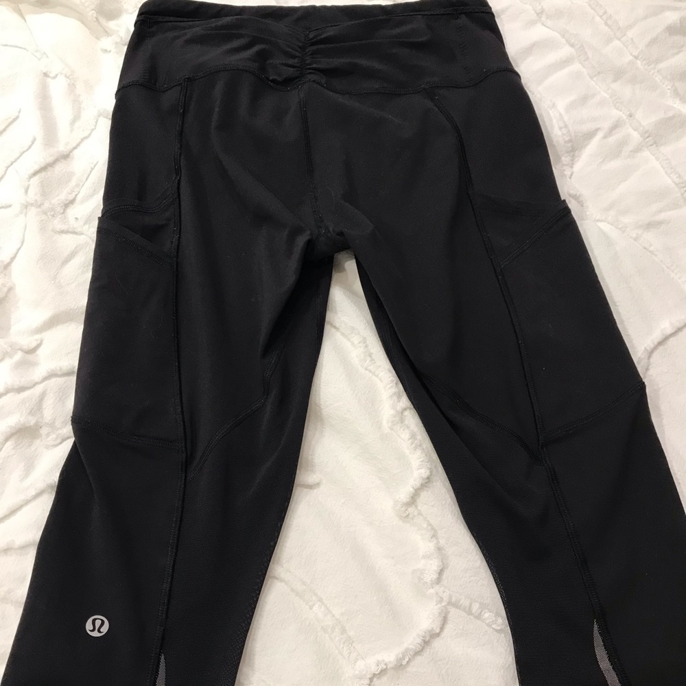 Black Cropped Lululemon Leggings Size 6